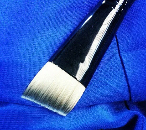 Charm Pro Angled Foundation Brush #22